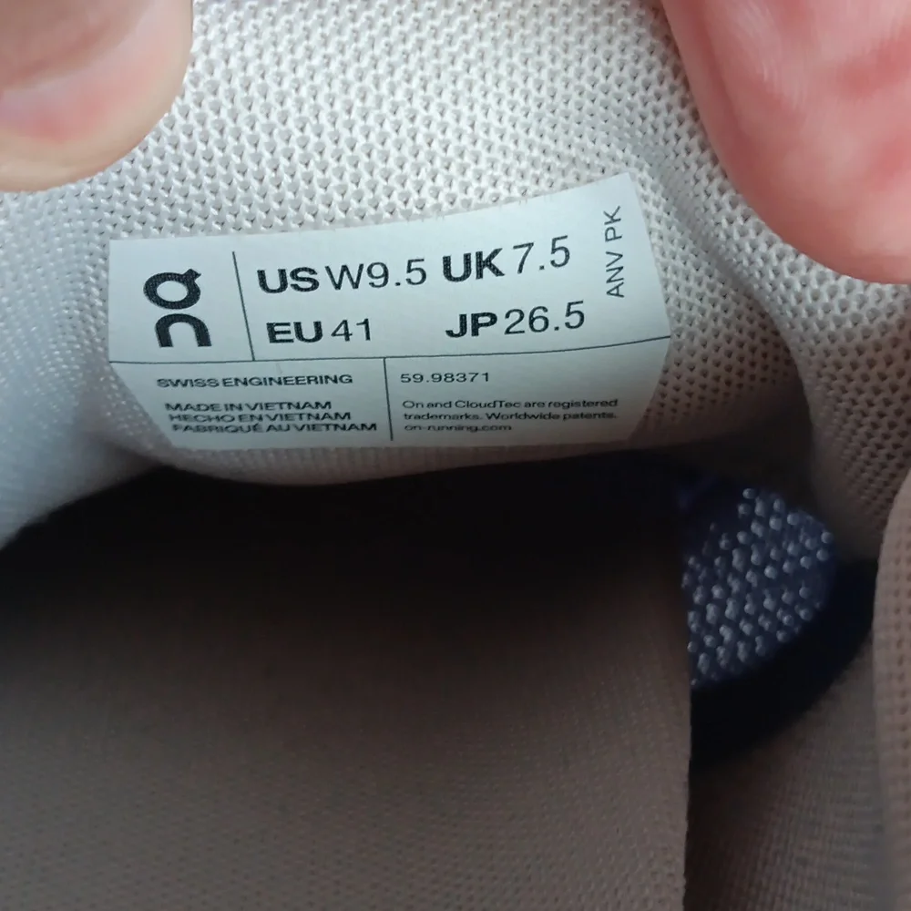 NWOT On Running Nimbus Cloud 5 - Picture 16 of 16